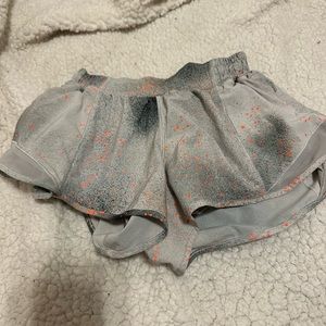 Size 2 lululemon hotty hot 2.5”. Low rise.